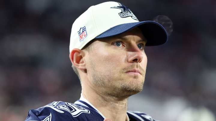 Cowboys Owner Jerry Jones Speaks to Brett Maher After Missed Pregame Kicks