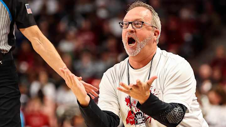 Top-ranked South Carolina Rolls Over Razorbacks, 92-46