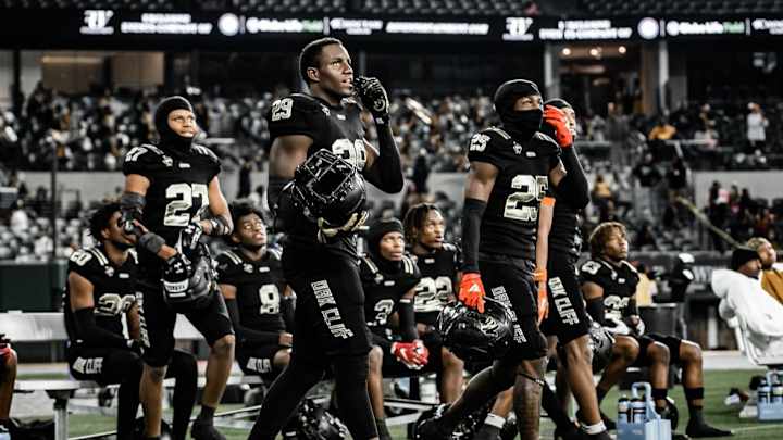 Huskies Use Texas Momentum to Offer Young Dallas Linebacker