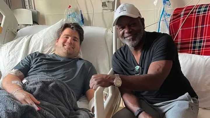 Cowboys Legend Emmitt Smith Visits to 'Recovering Hero' Peyton Hillis Cowboys Legend Emmitt Smith Visits to 'Recovering Hero' Peyton Hillis