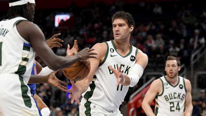 Brook Lopez's versatility on both ends is key to Milwaukee Bucks' success Brook Lopez's versatility on both ends is key to Milwaukee Bucks' success