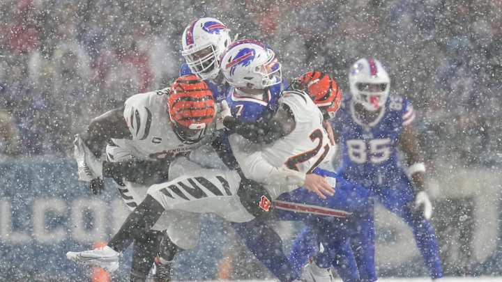 Zac Taylor and Cam Taylor-Britt Praise Mike Hilton: He's The Best Nickel Cornerback In Football Zac Taylor and Cam Taylor-Britt Praise Mike Hilton: He's The Best Nickel Cornerback In Football
