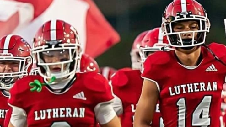 UW Offers Scholarship to SoCal Tight End Player with Extremely Short Name