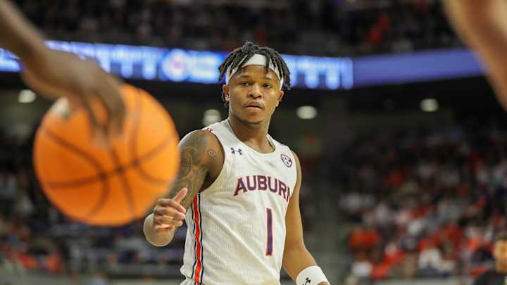 WATCH: Wendell Green shooting well from deep early vs Alabama