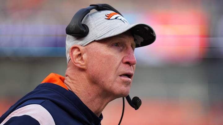 Broncos Dismiss Interim Coach Jerry Rosburg, per Report