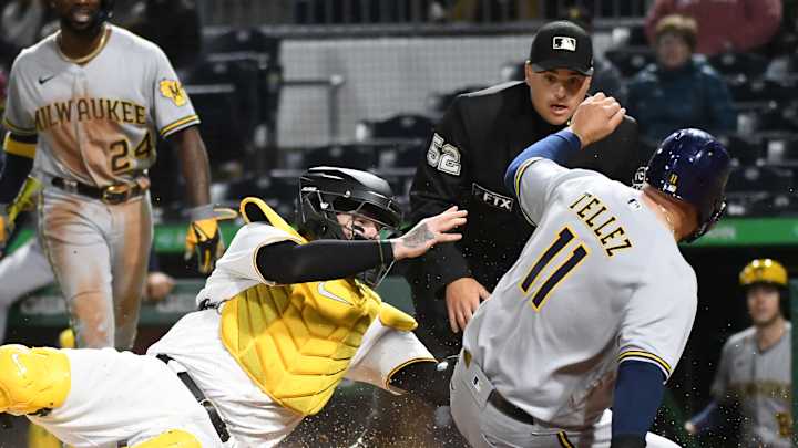 Ex-Guardians Gold Glove-Winning Catcher Reportedly 'In Talks' With Red Sox