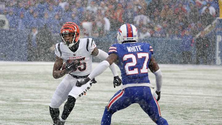 Watch: Tee Higgins Not A Big Fan Of The Snow In Buffalo Watch: Tee Higgins Not A Big Fan Of The Snow In Buffalo