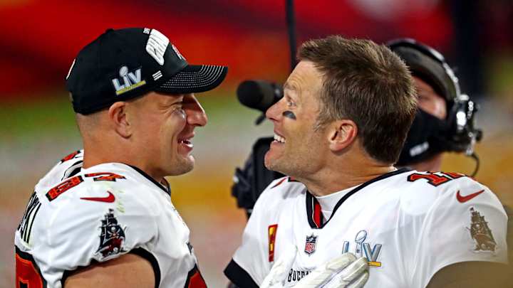 Rob Gronkowski Picks Bucs as Landing Spot for Tom Brady Over Raiders