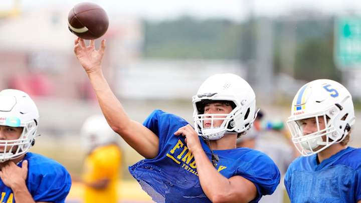 Kentucky Offers No. 3 QB in 2024 Class; Hosting Pair of Top-Ranked 2025 Signal-Callers This Weekend Kentucky Offers No. 3 QB in 2024 Class; Hosting Pair of Top-Ranked 2025 Signal-Callers This Weekend