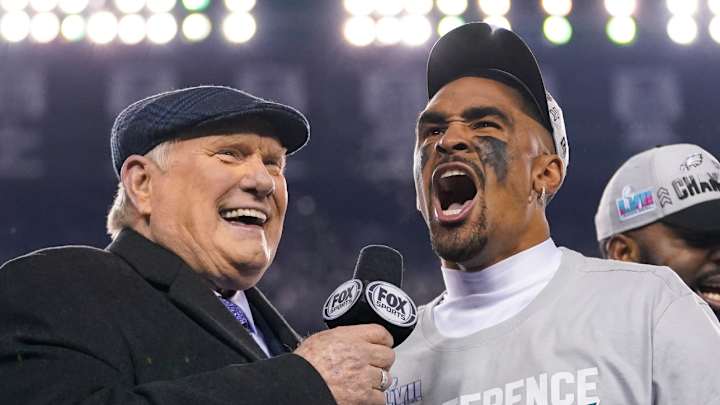 Jalen Hurts Leads Eagles Crowd in Awkward ‘Fly Eagles Fly’ Sing-Along (Video)