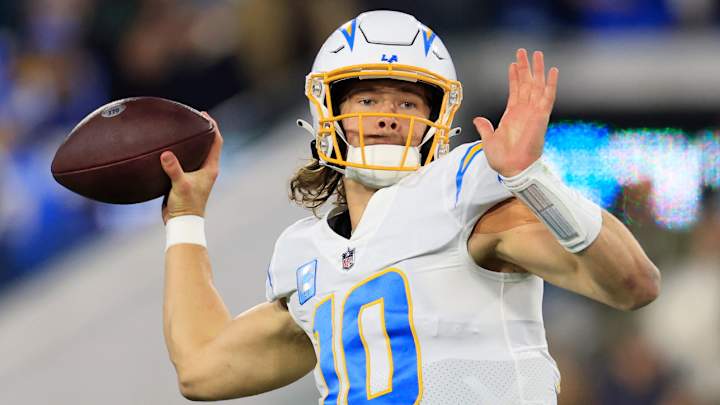 Chargers QB Justin Herbert Undergoes Shoulder Surgery