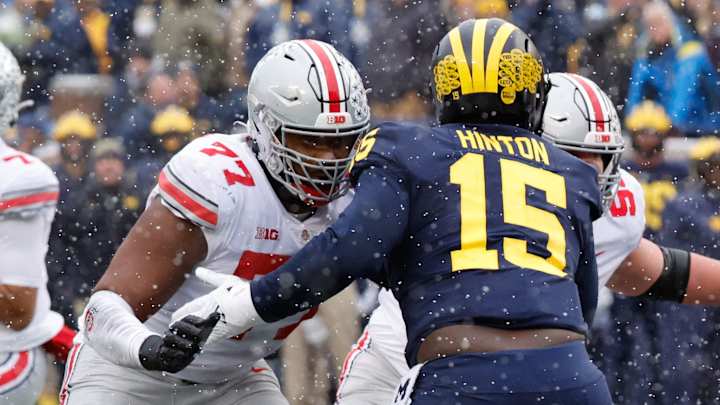 Focusing Bears Tackle Interest to the Right