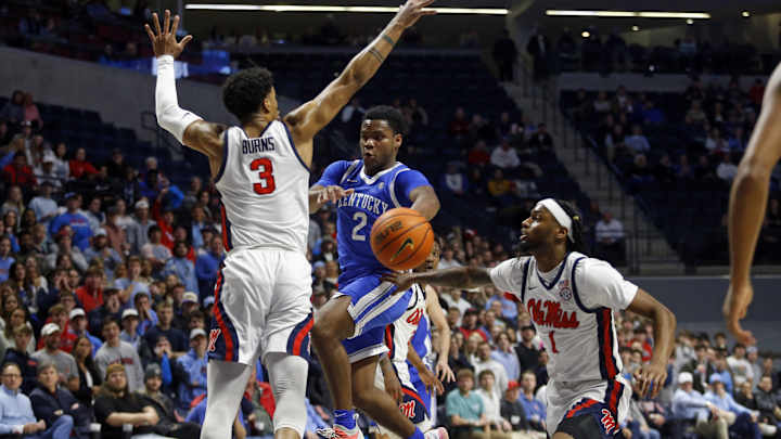 Calipari Updates Cason Wallace, Sahvir Wheeler's Injuries; Praises UK's 'Next Man Up' Mentality in Ole Miss Win