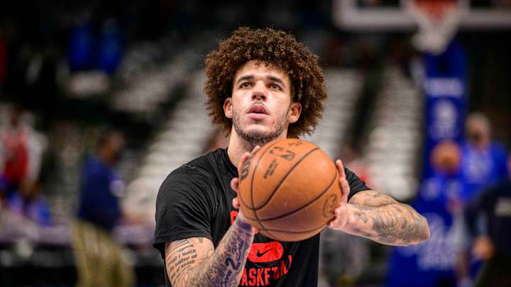 Report claims Chicago Bulls are clueless as to why Lonzo Ball is still feeling knee pain