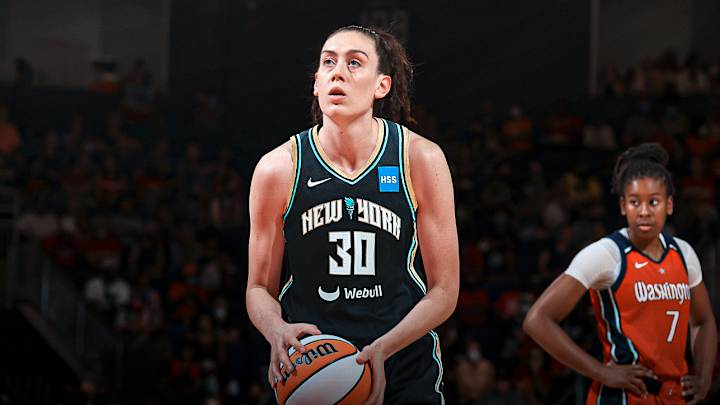 Breanna Stewart Announces That She Will Sign With Liberty