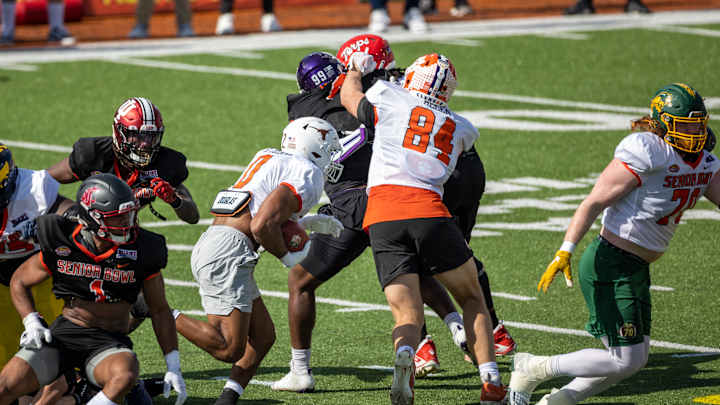 Longhorns RB Roschon Johnson's Senior Bowl Cut Short Due to Broken Hand Longhorns RB Roschon Johnson's Senior Bowl Cut Short Due to Broken Hand