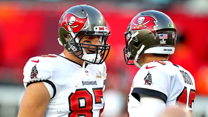 Rob Gronkowski welcomes Tom Brady to the "2x retired" club with funny message Rob Gronkowski welcomes Tom Brady to the "2x retired" club with funny message