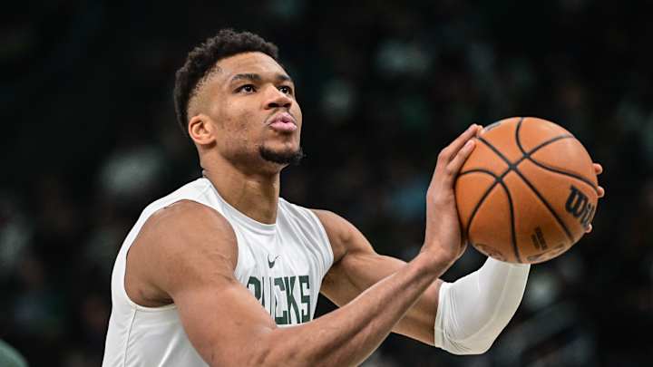 Giannis helps the Milwaukee Bucks rally past the Los Angeles Clippers