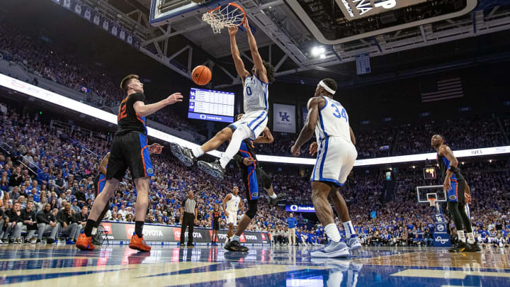 Kentucky Battles to Sixth Straight SEC Win, Bruises Past Florida 72-67