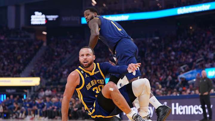 Warriors Reveal Injury Update on Steph Curry's Leg