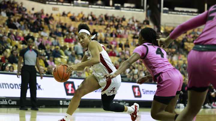 Brittany Davis Scores Career-High 33 as Alabama Women's Basketball Defeats Missouri, 76-69