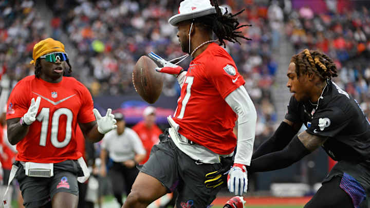 Tyreek Hill Tweets Reaction to Being Leveled During Flag Football