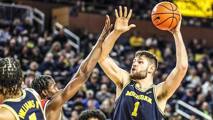 Michigan Transfer Hunter Dickinson Taking Multiple Visits