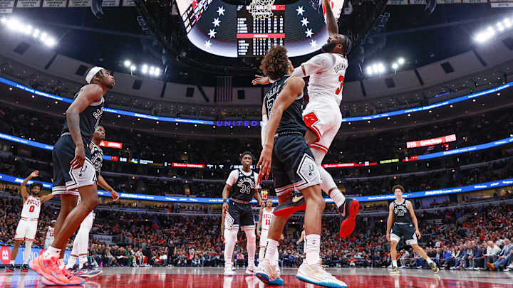 Big men dominate as the Chicago Bulls rout visiting San Antonio Spurs Big men dominate as the Chicago Bulls rout visiting San Antonio Spurs