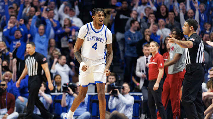 Lack of Daimion Collins Late Against Arkansas Proves Puzzling as Oscar Tshiebwe's Struggles Continue