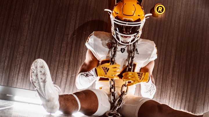 UW Offers Arizona DB and Another Son of NFL Great