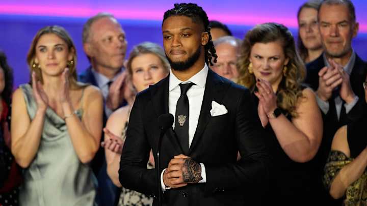 Bills’ Damar Hamlin Gives Emotional Speech During NFL Honors Bills’ Damar Hamlin Gives Emotional Speech During NFL Honors