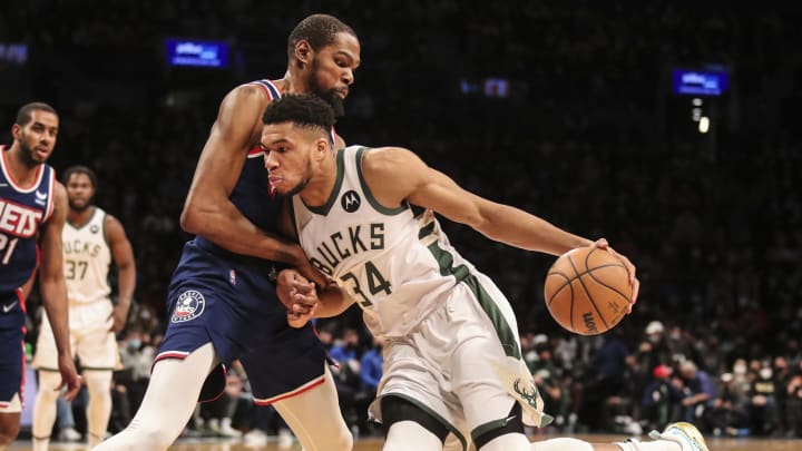 Giannis Antetokounmpo Reacts to Kevin Durant Trade to Phoenix Suns