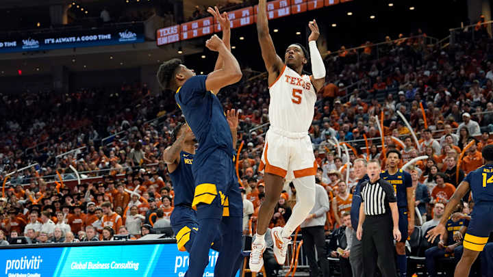 No. 5 Longhorns Throttle West Virginia to Stay Atop Big 12 No. 5 Longhorns Throttle West Virginia to Stay Atop Big 12