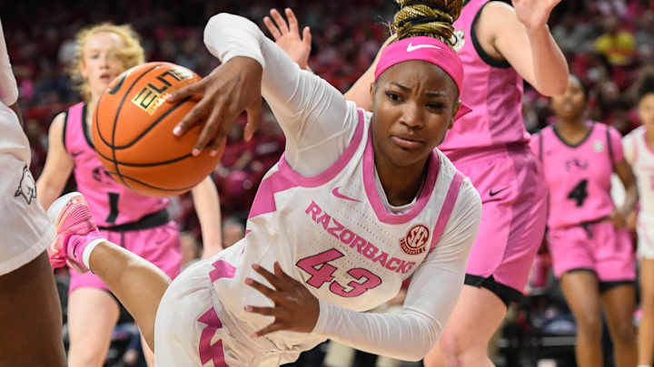 Hogs Dominate Missouri Behind Chrissy Carr's Big Night