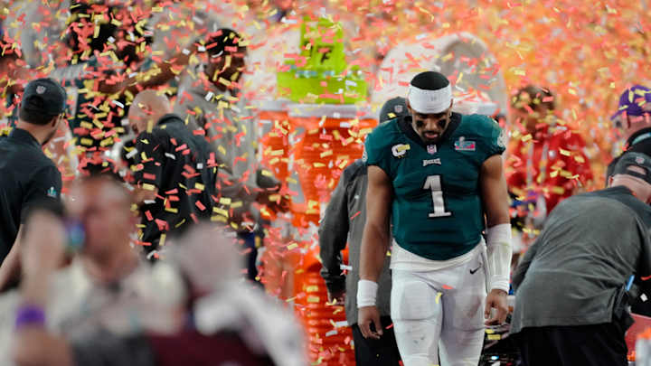 Questionable Holding Call on Eagles Gives Chiefs Field Goal to Win Super Bowl (Video)