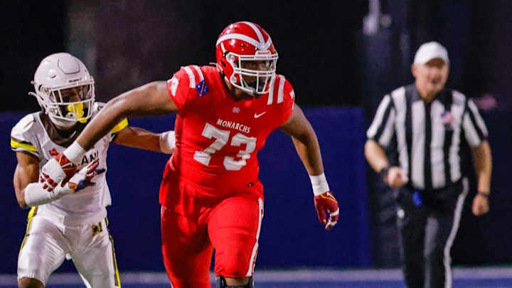 Notre Dame Offers Elite 2024 Offensive Tackle Brandon Baker