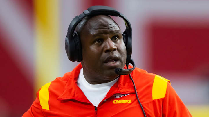 Tyreek Hill Can’t Believe Teams Passed on Eric Bieniemy Once Again