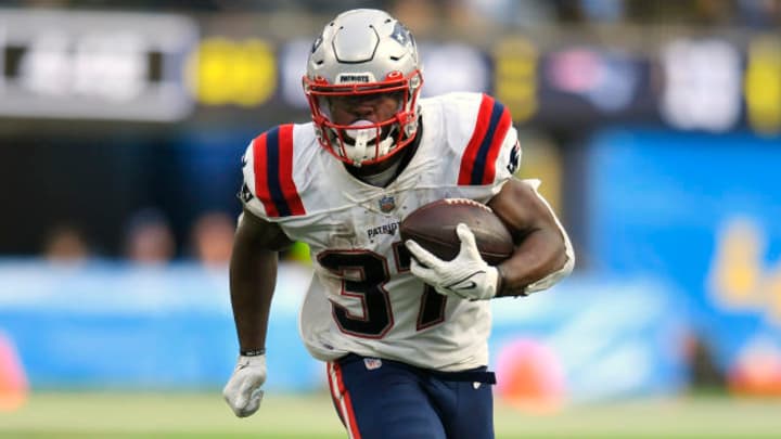 Cowboys 'Bang for Buck' RB: Sign Patriots RB Damien Harris as Free Agent?