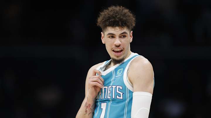 Hornets Top Spurs, Ride Into All-Star Break on Two-Game Winning Streak Hornets Top Spurs, Ride Into All-Star Break on Two-Game Winning Streak