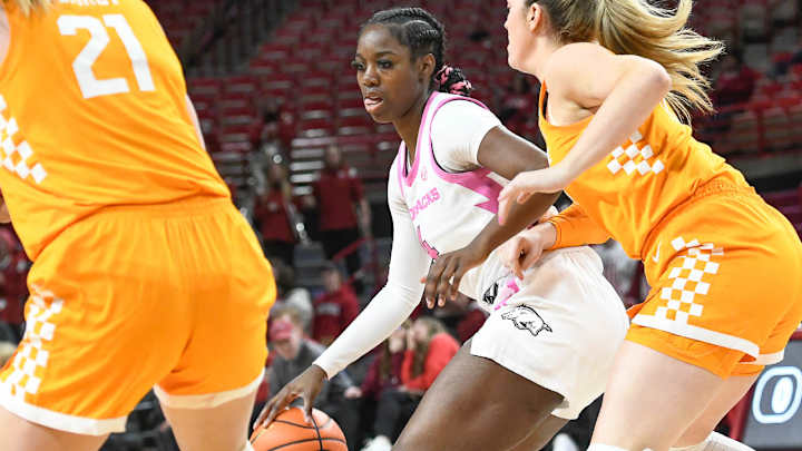 Lady Vols Overwhelm Razorbacks from Start in Win