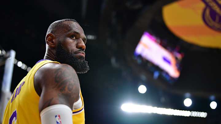 Lakers News: Writer Predicts LeBron James Requests Trade This Offseason