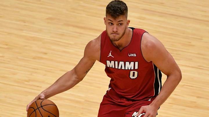 Meyers Leonard Returning to NBA on 10-Day Contract With Bucks, per Report