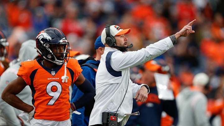 Report: Broncos Lose WRs Coach Zach Azzanni to Jets