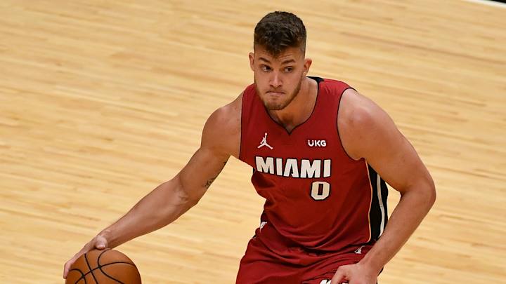 Meyers Leonard signing a 10-day contract with the Milwaukee Bucks
