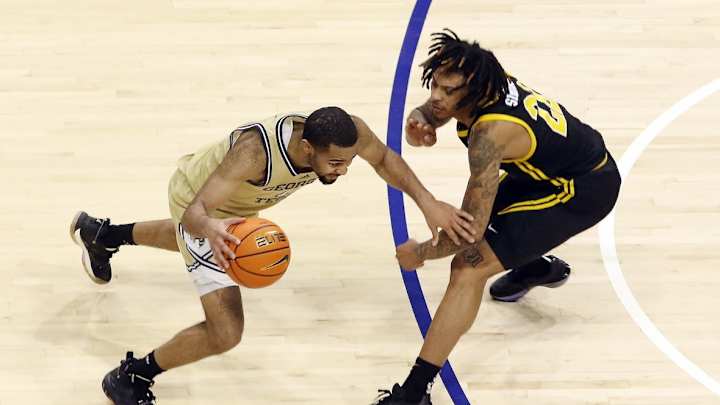 Nike Sibande Didn't Need Scoring to Spark Pitt