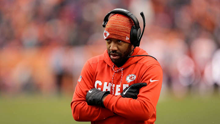 Report: Chiefs RBs Coach Greg Lewis to Meet With Commanders