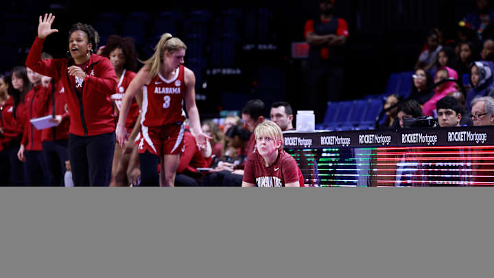 Alabama Women's Basketball Loses at Florida, 81-77