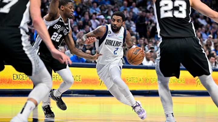 Mavs’ Star Power & Unselfishness Creates High Ceiling: ‘Ball Doesn’t Stick’