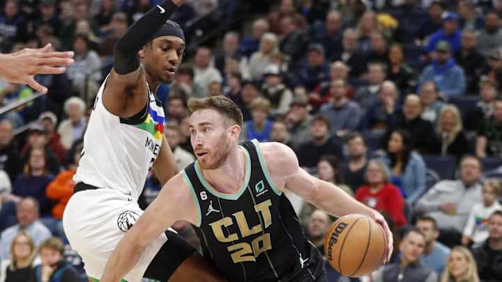 Hornets Survive Late Surge from T-Wolves