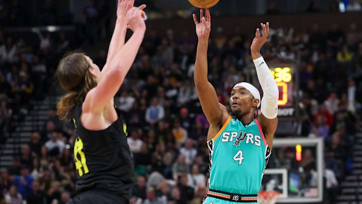 Spurs Fall vs. Jazz, Extend Record Losing Streak to 16